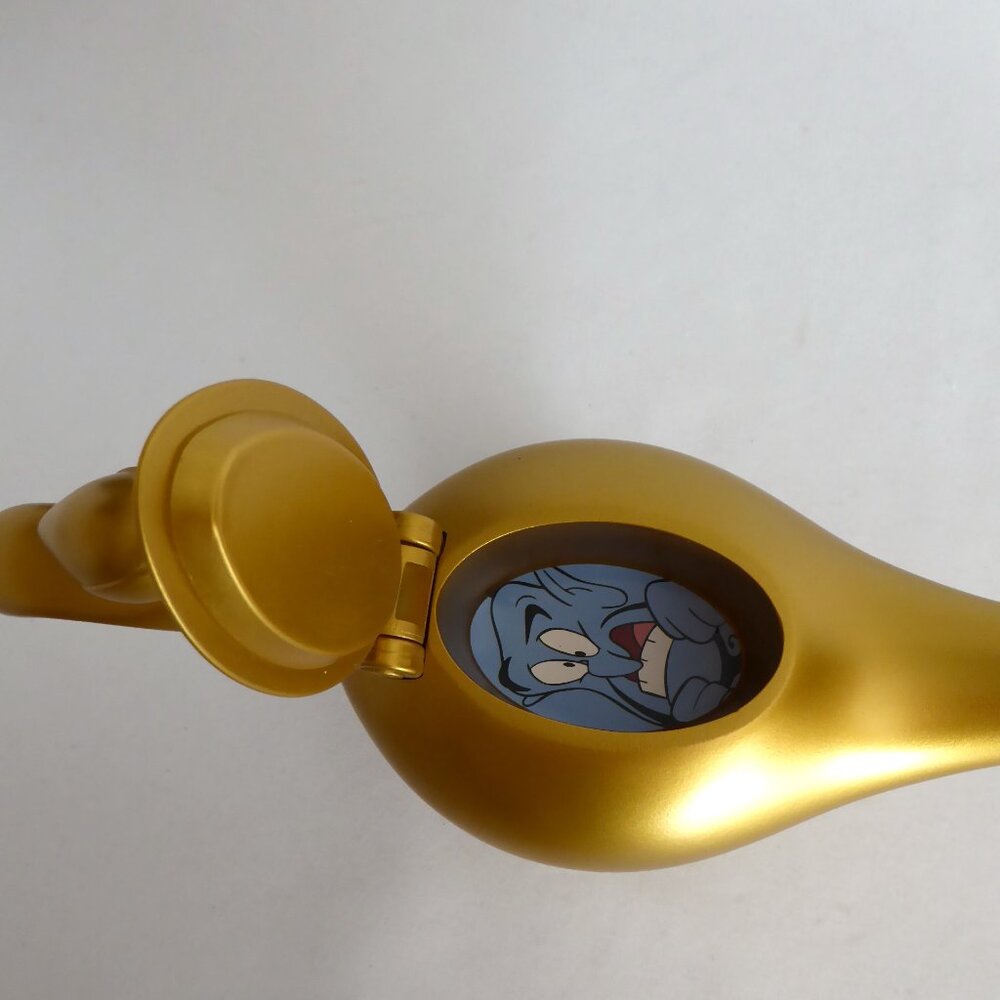 NEW 11” DISNEY ALADDIN GENIE INSIDE LIDDED GOLD LAMP RESIN SCULPTURE - Picture 6 of 15